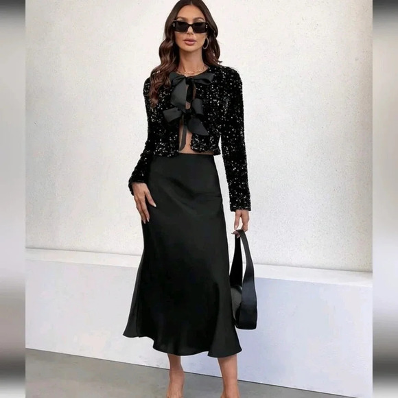 Women's Glittery Long Sleeve Jacket With Bow Decoration - Picture 6 of 7